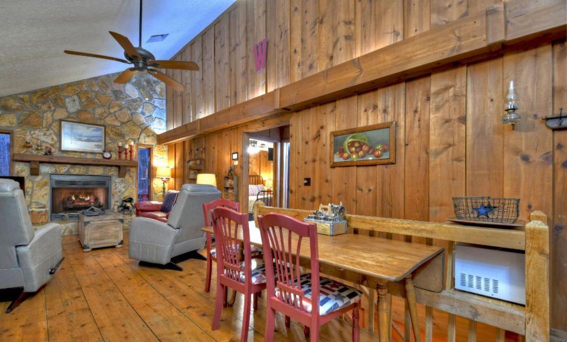 American Dream Americana Decor Close To Downtown Blue Ridge Exterior photo